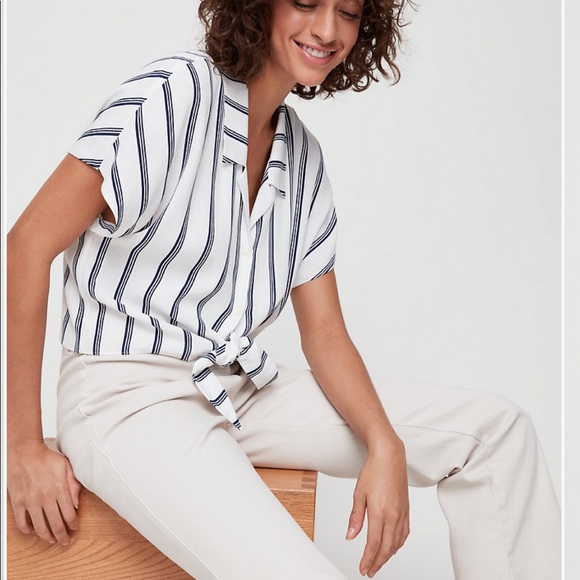 Aritzia Tops - Aritzia Wilfred the tie-front blouse cropped